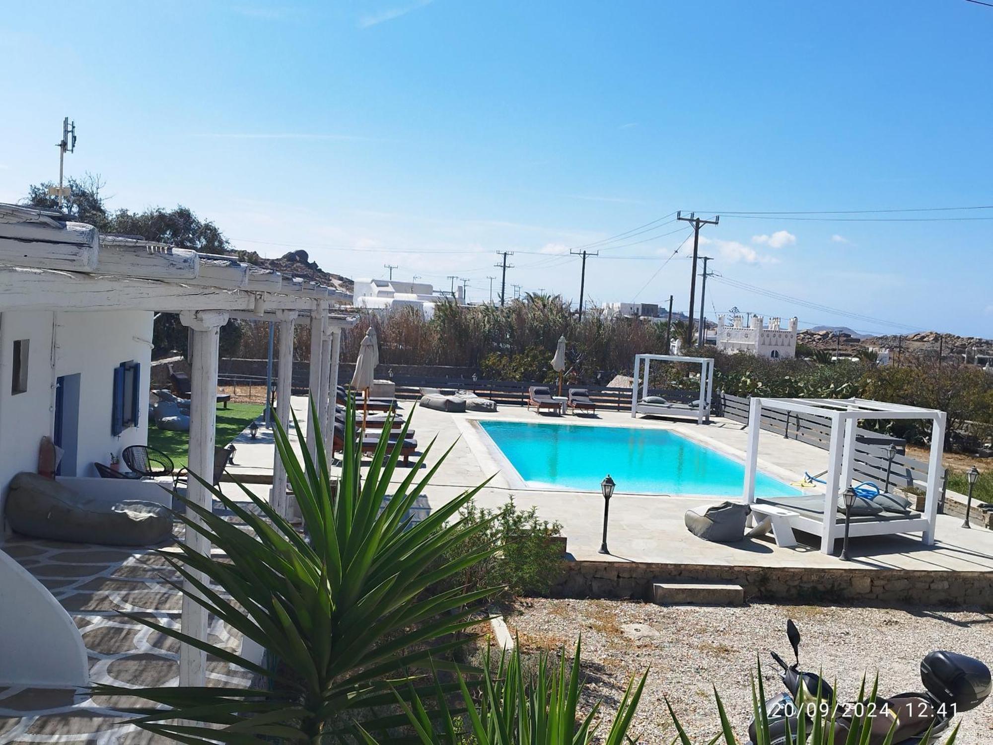 Nikos Hostel *