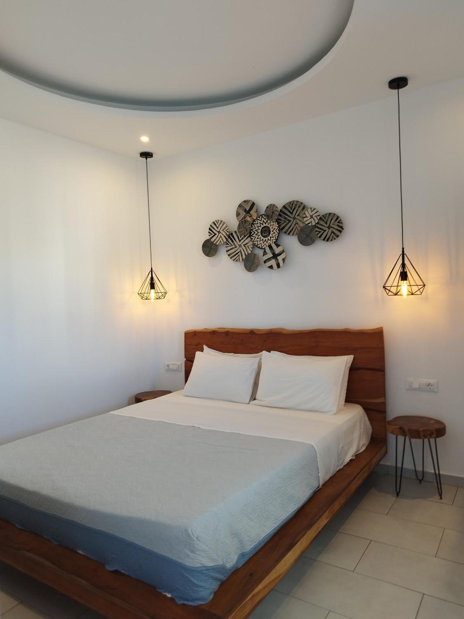 Nikos Hostel *